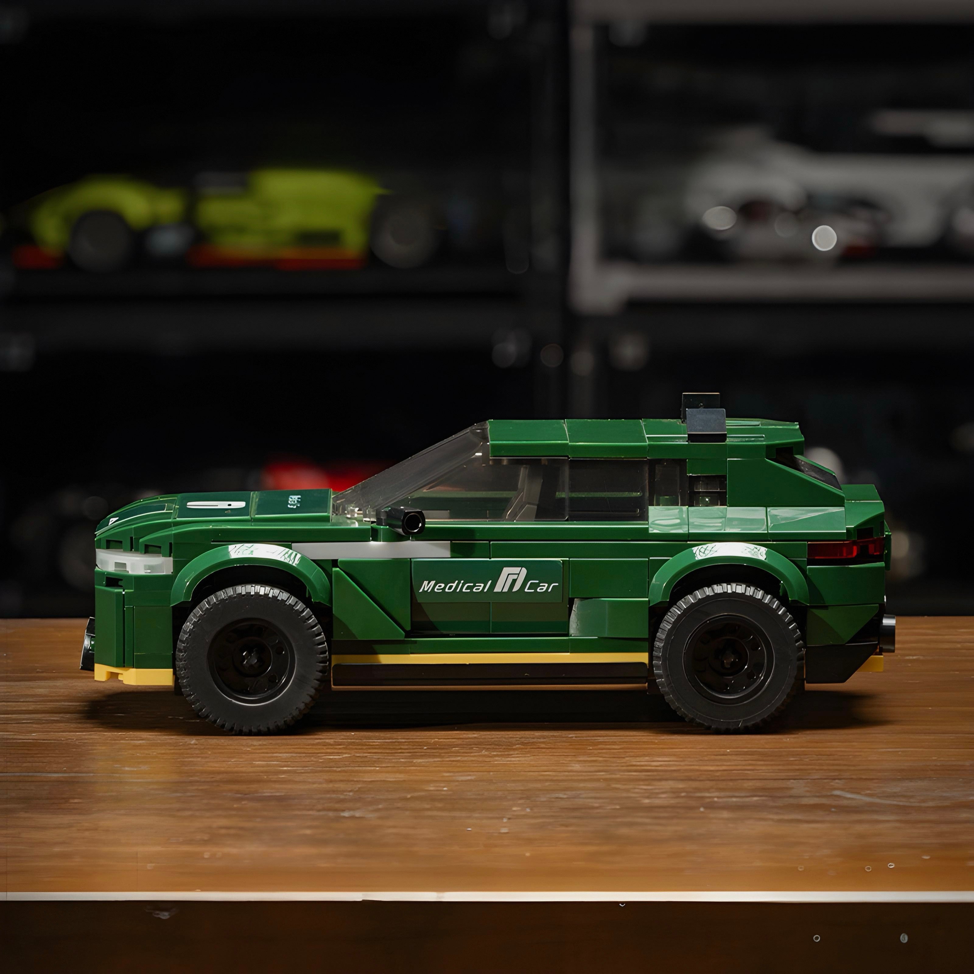 British F1 Medical Car | 388pcs | Block World