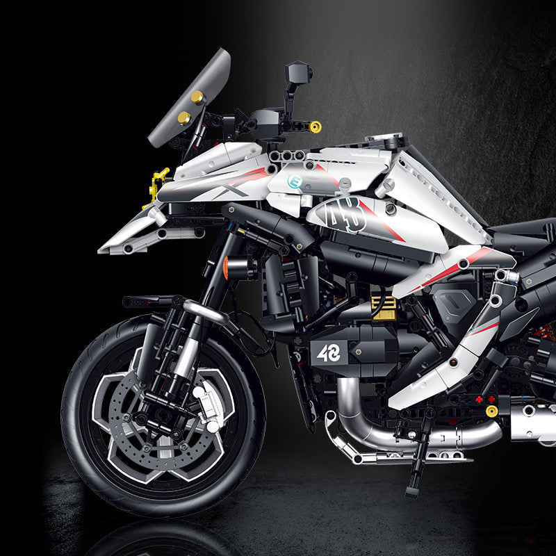 German Touring Motorbike | 2488pcs | Block World