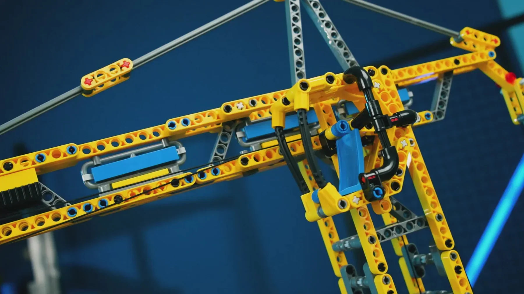 Remote Controlled City Building Crane | 1730pcs